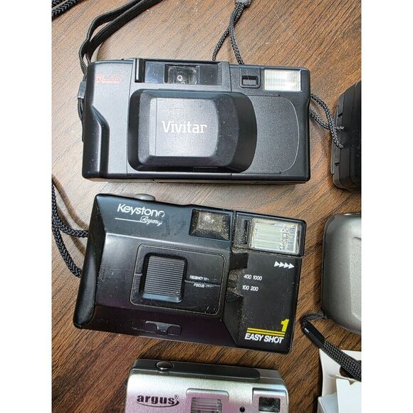 Lot Of 4 Vintage Film & Digital Cameras W/ Accessories - Picture 6 of 14